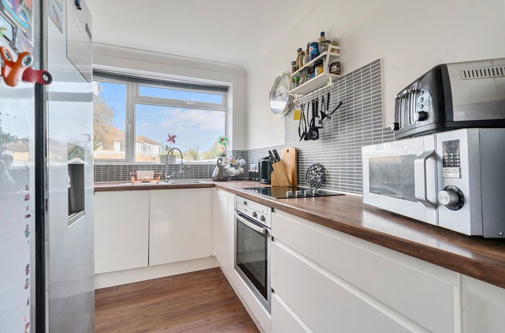 Property photo 2 of 12 1433678-9-69Cbef9...