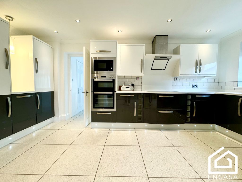Property photo 3 of 22 Tanford Road-6