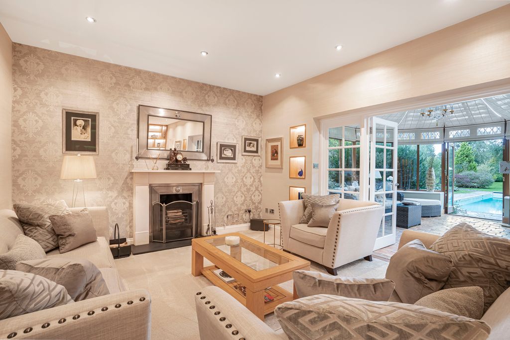 Property photo 2 of 38 Living Room