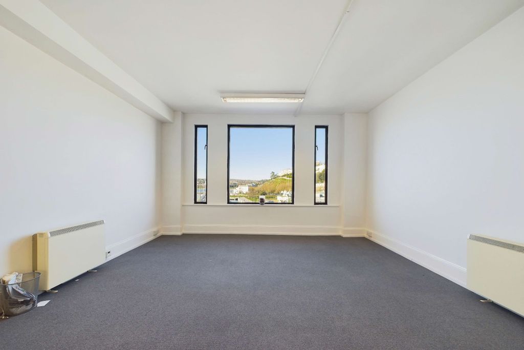 Property photo 3 of 14 Bright Office Accommodation