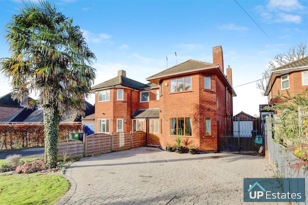 Property photo 2 of 27 Front Aspect