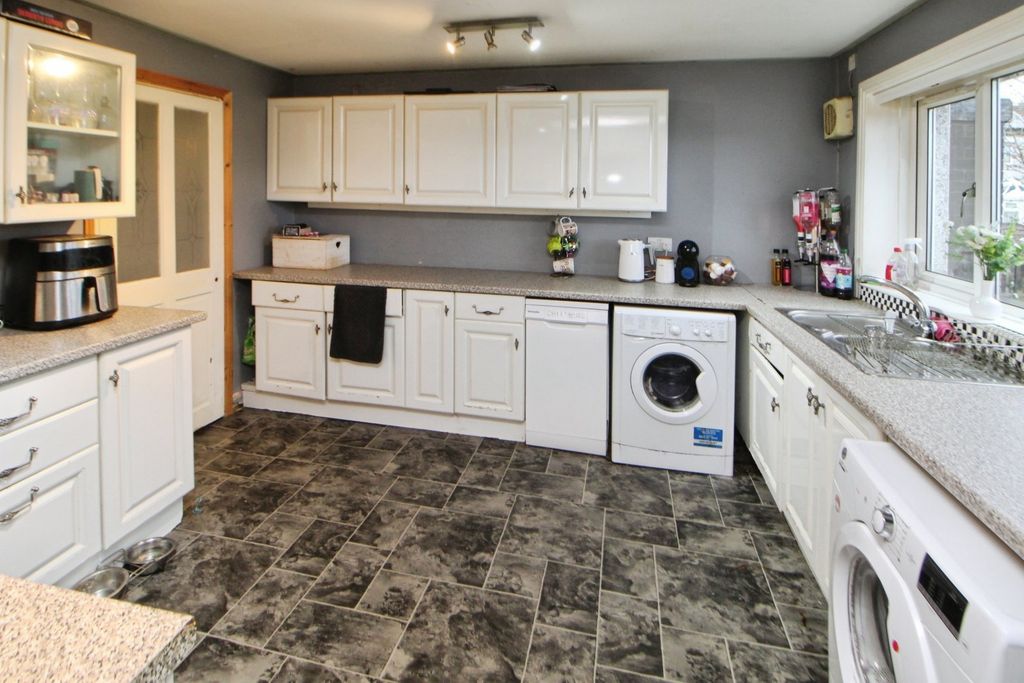 Property photo 3 of 12 Picture No. 02