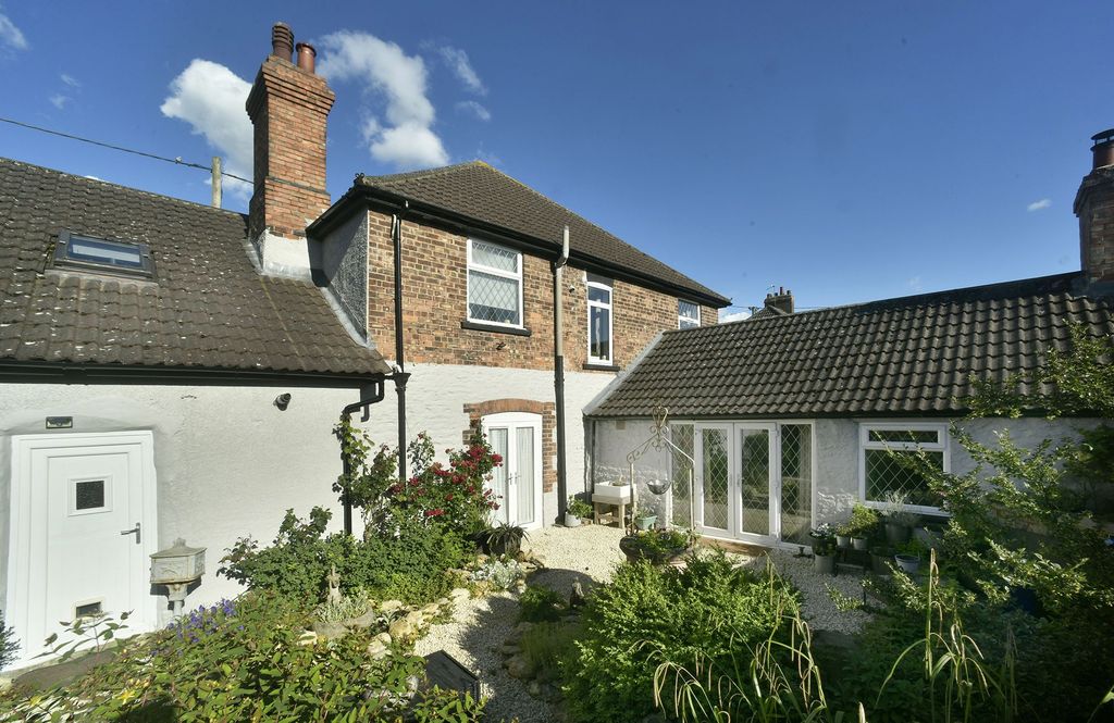 Property photo 1 of 32
