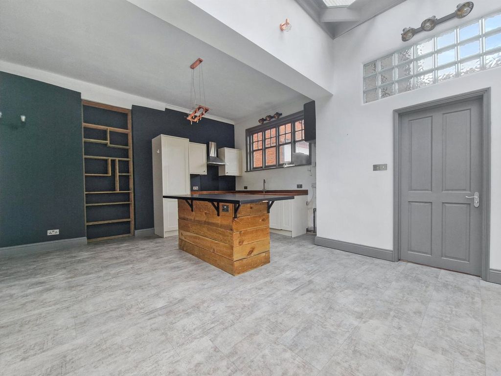 Property photo 2 of 12 Picture No. 22