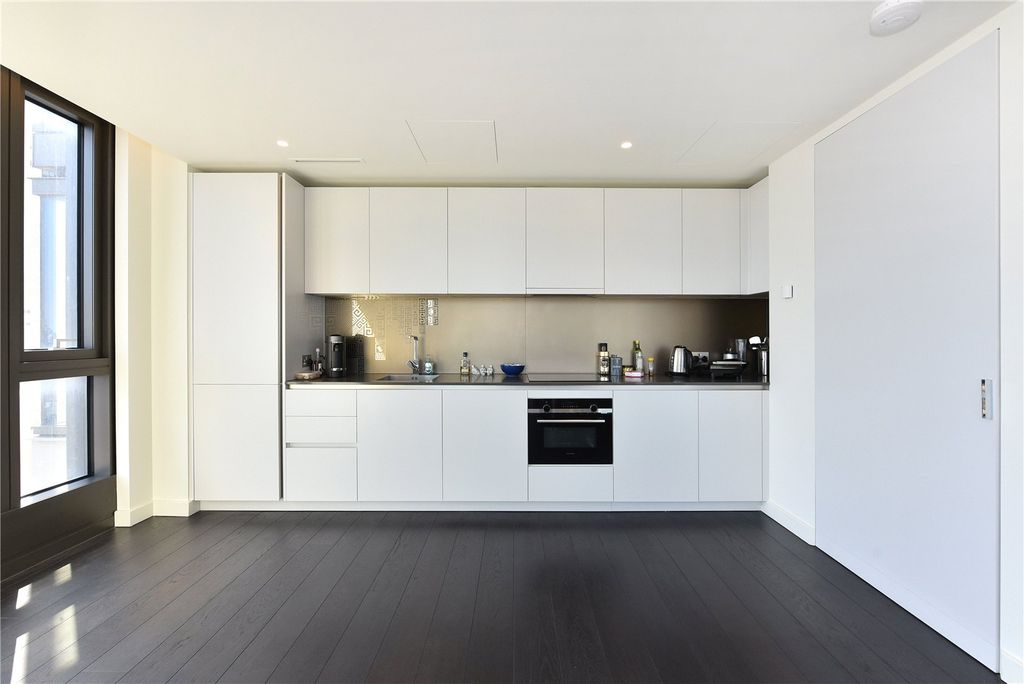 Property photo 3 of 22 Kitchen