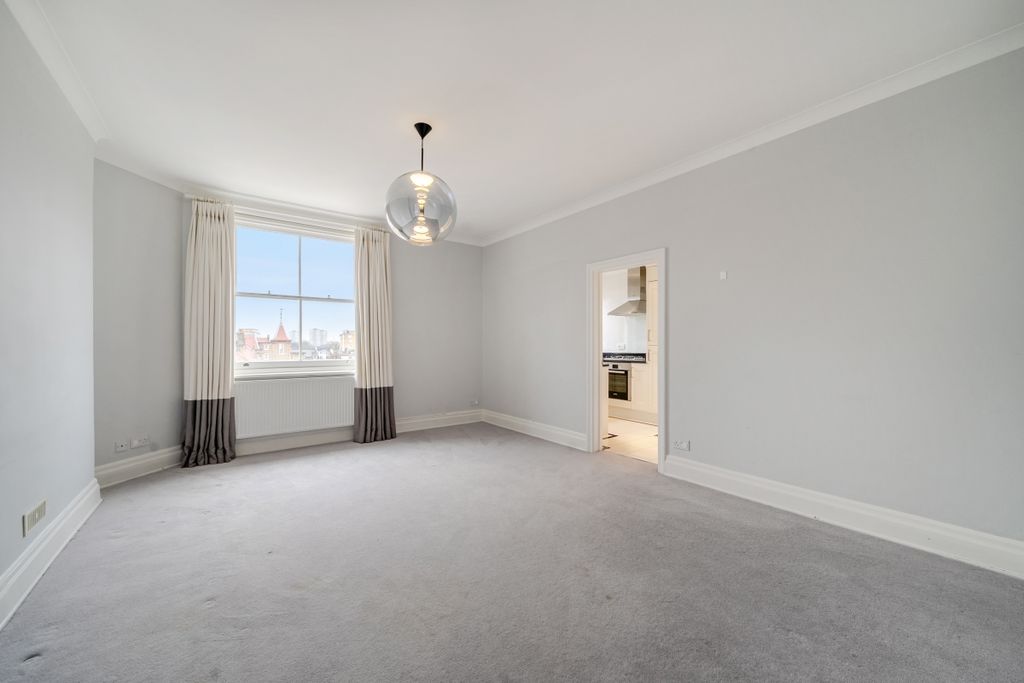 Property photo 3 of 17 Living Room