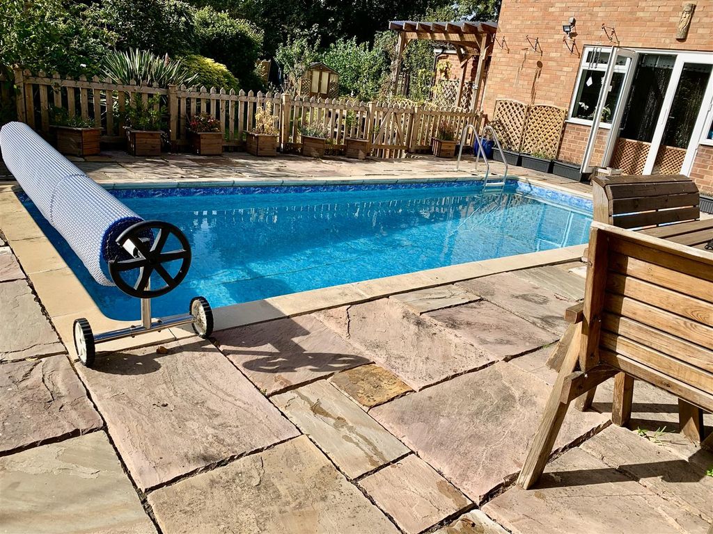 Property photo 1 of 17 404 Ongar Rd - Pool.Jpeg