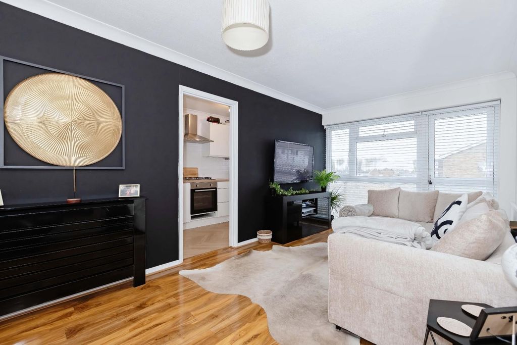 Property photo 3 of 14 Fitzalan Court_4.Jpg