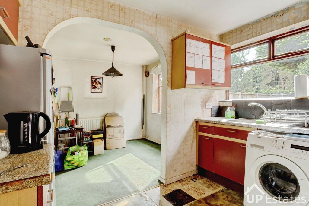 Property photo 3 of 9 Kitchen Diner