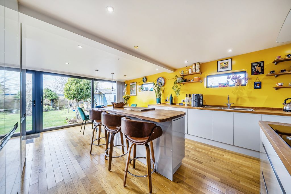 Property photo 2 of 27 Kitchen Diner