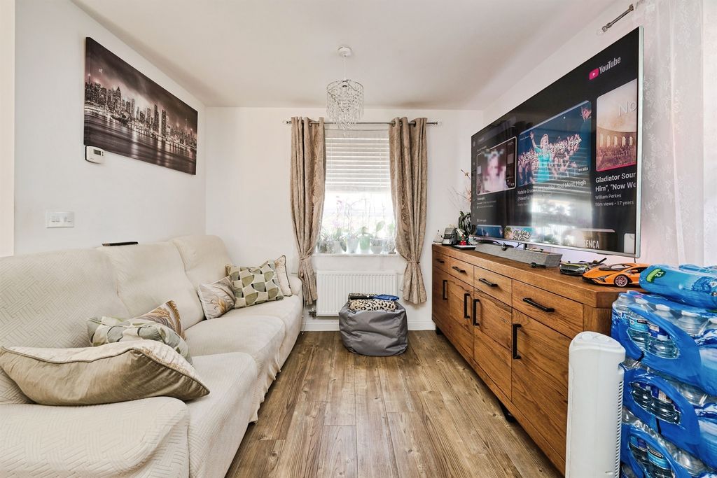 Property photo 2 of 10