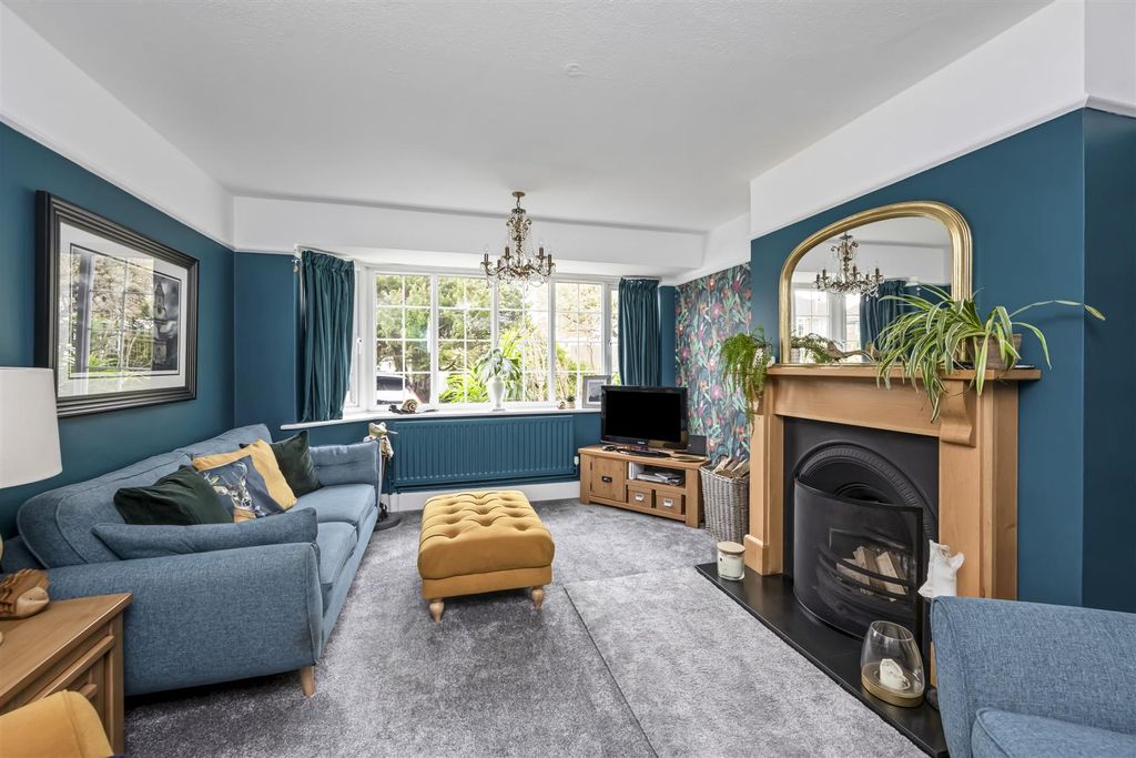 Property photo 2 of 24 Rectory Gardens, 7-002.Jpg