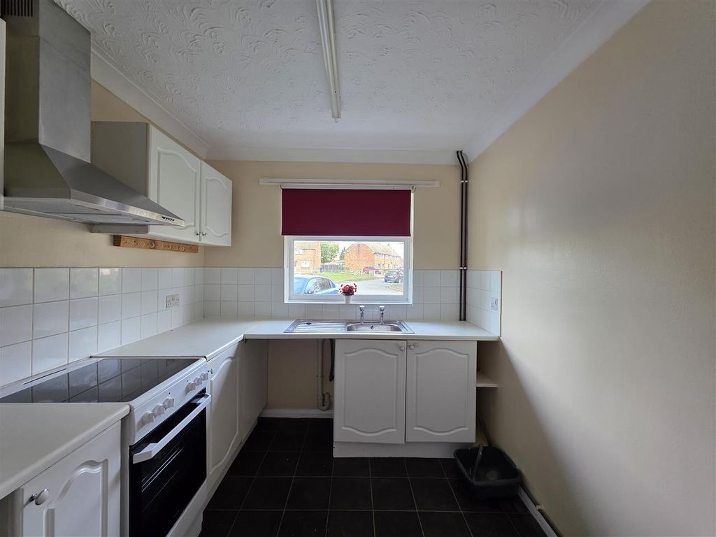 Property photo 3 of 8 Kitchen