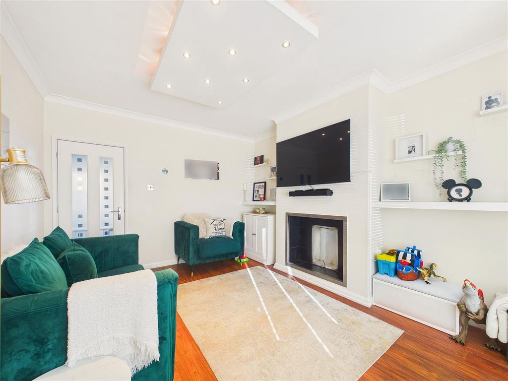 Property photo 3 of 10 Cam05451G0-Pr0227-Still006.Jpg