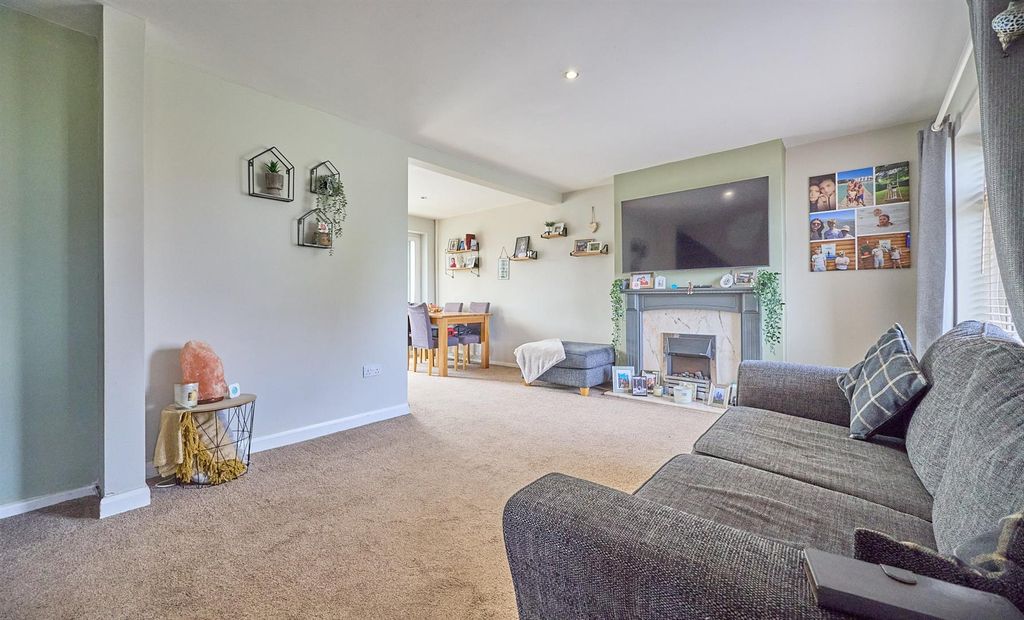 Property photo 3 of 13 Aulton Crescent, Hk.Jpg