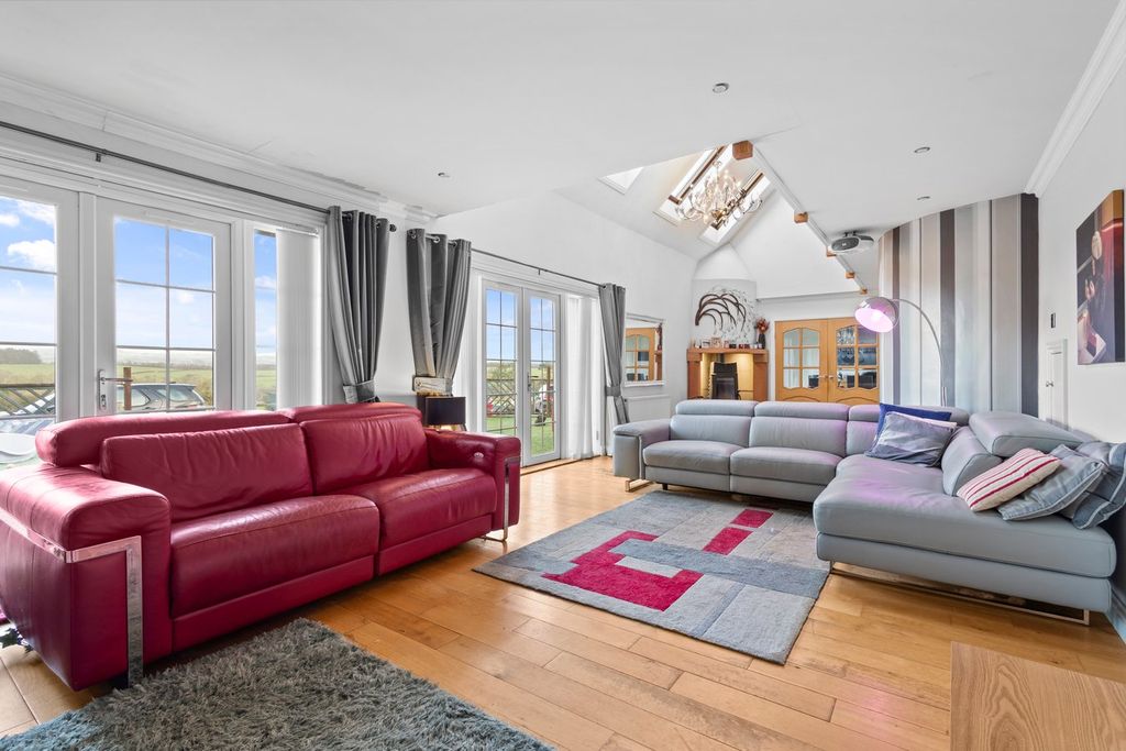 Property photo 2 of 33