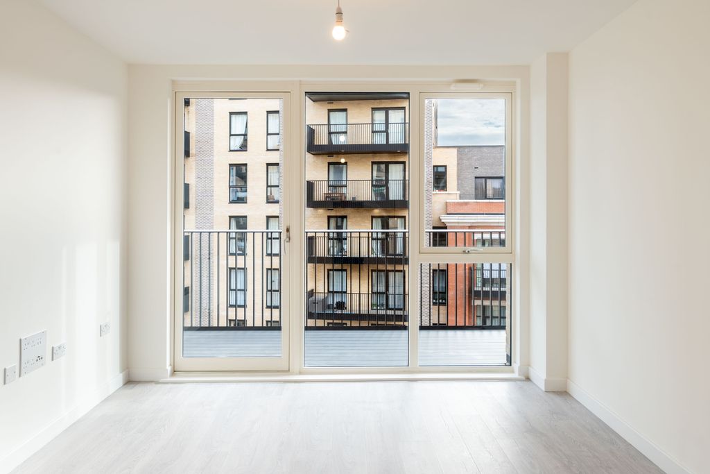 Property photo 1 of 11 Living Area