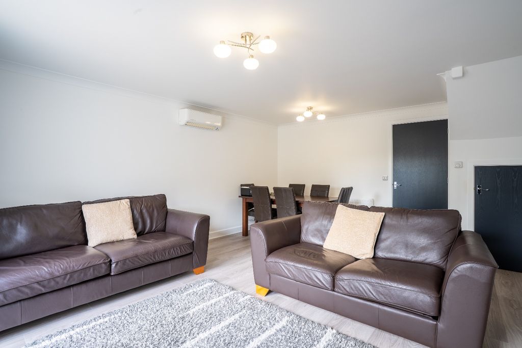 Property photo 3 of 27 4703304