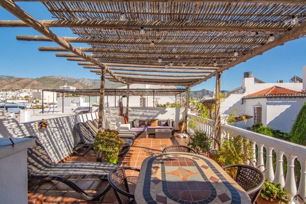 Property photo 3 of 10 Terrace