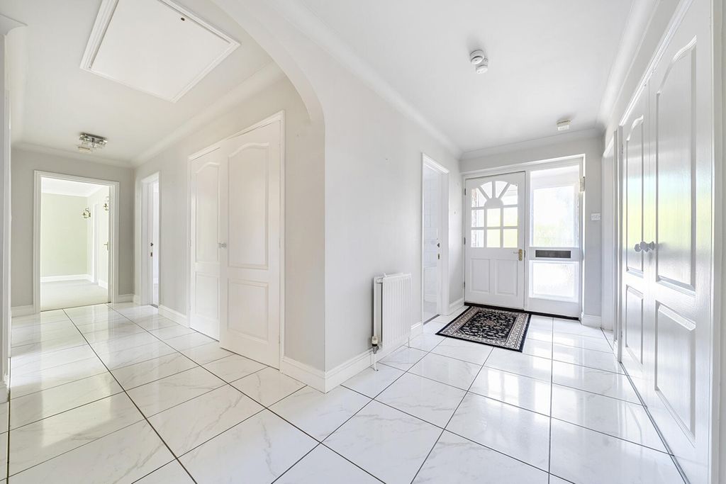 Property photo 3 of 16 Hallway