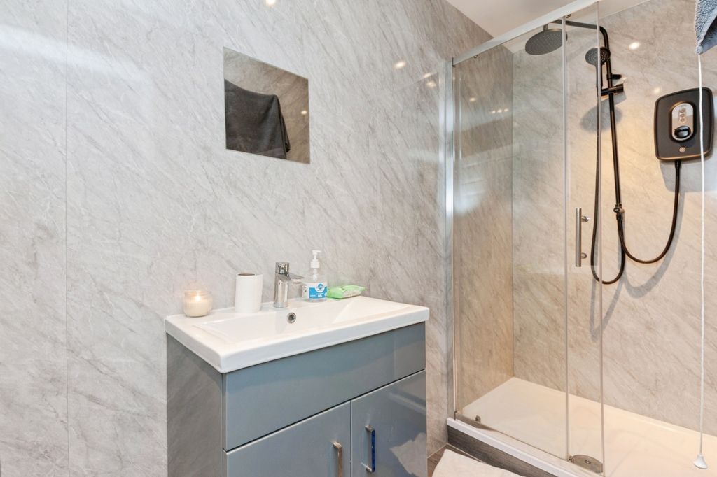 Property photo 3 of 17 Shower Room