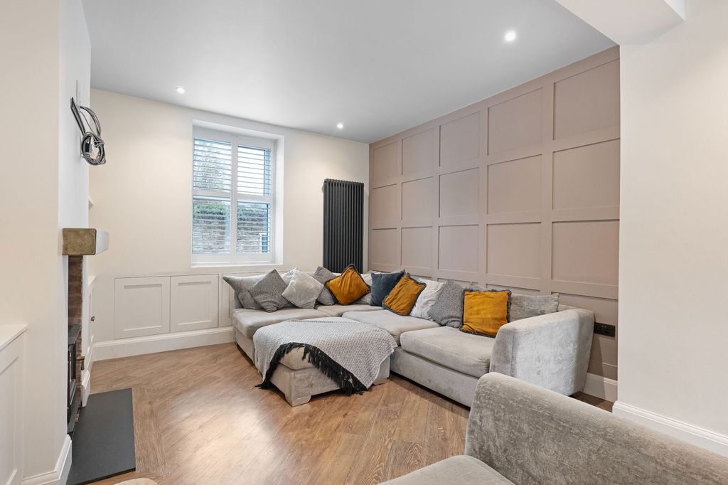 Property photo 3 of 40