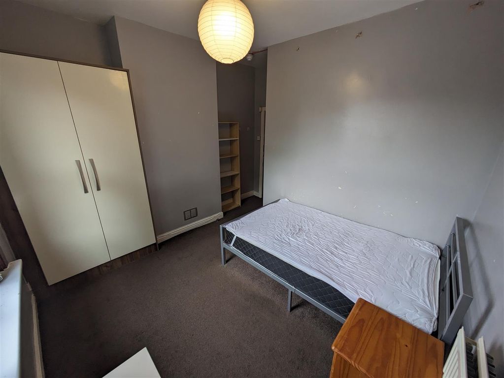 Property photo 3 of 10 Bedroom 3