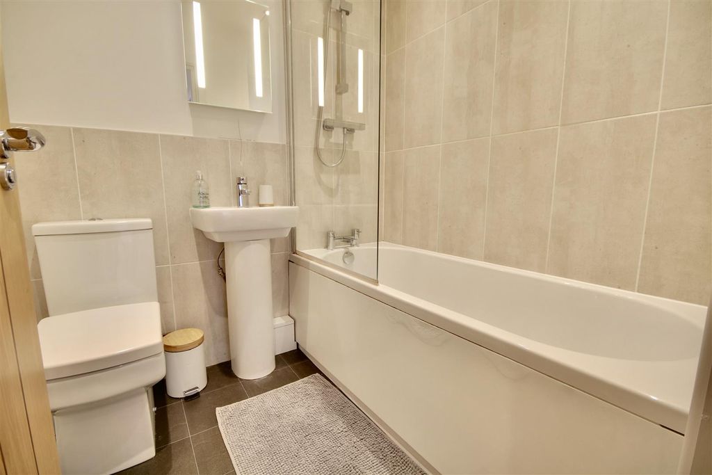 Property photo 3 of 9 7A1D74Ca-64Af-43A8-9484-03Bcb72C0C7C_1_201_A.Jpeg