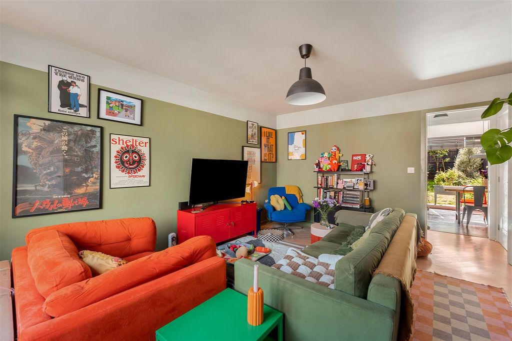 Property photo 2 of 14 6 Longley Close, Banbury-4.Jpg