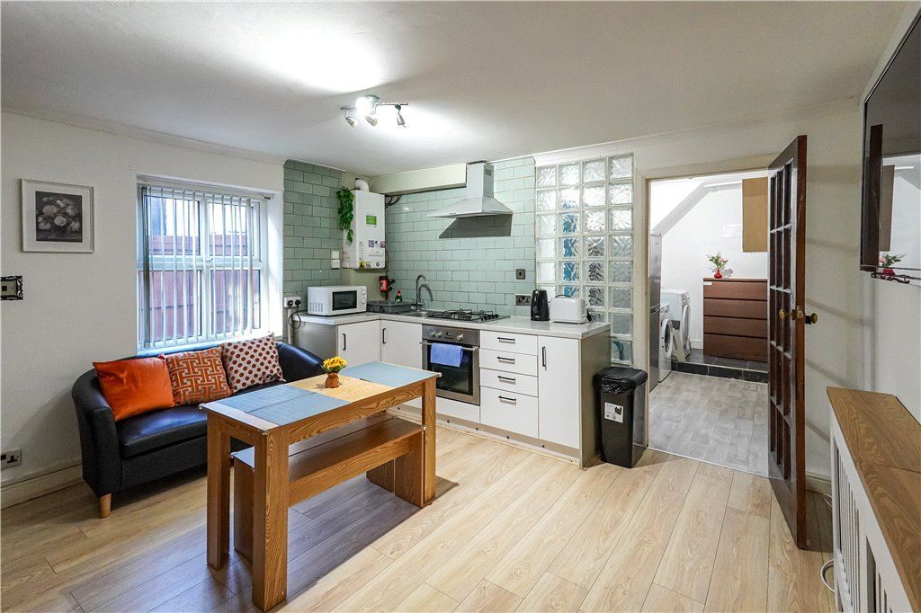 Property photo 2 of 16 102 Kitchen Lounge