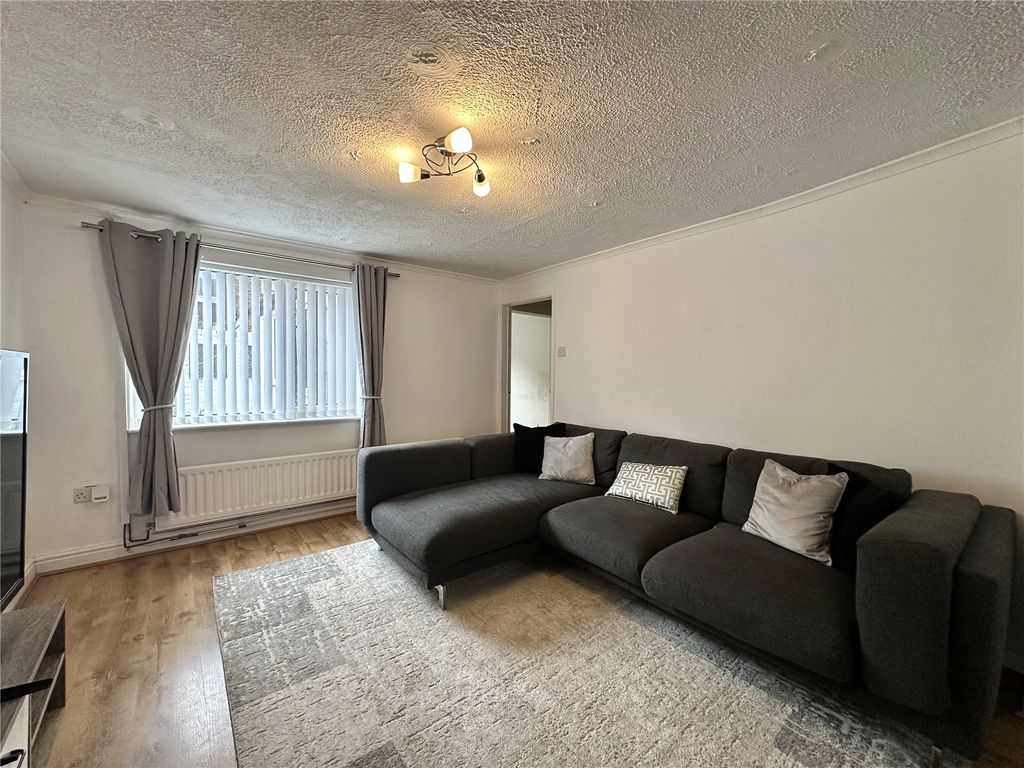Property photo 3 of 12 Picture No. 05