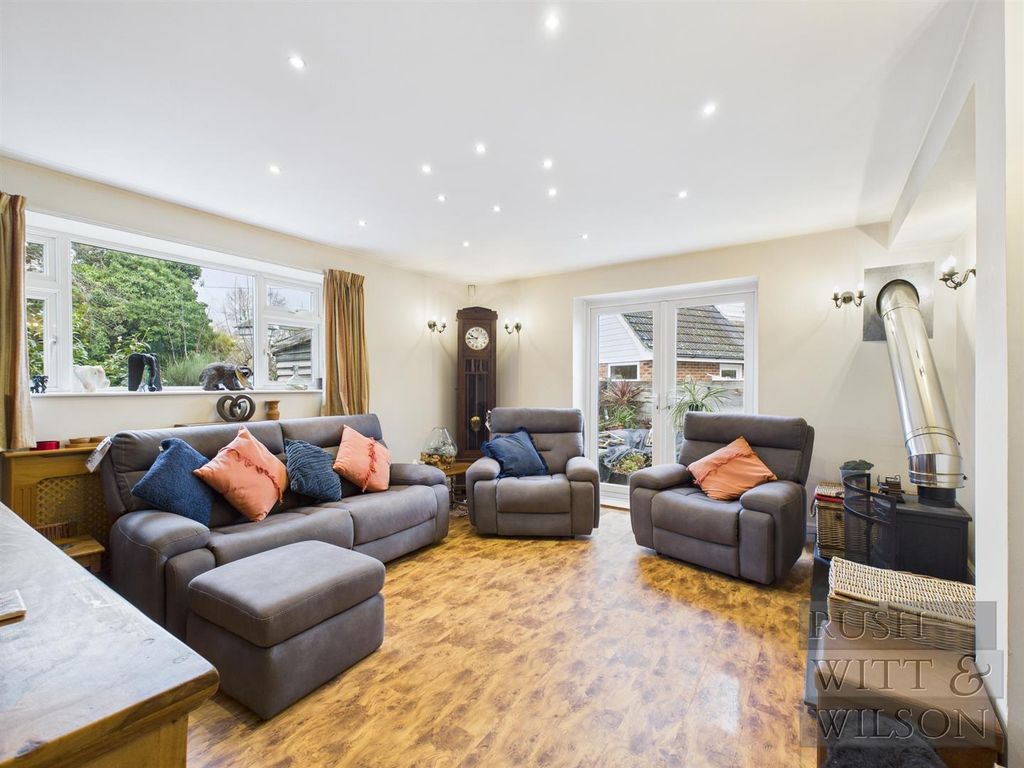 Property photo 1 of 32