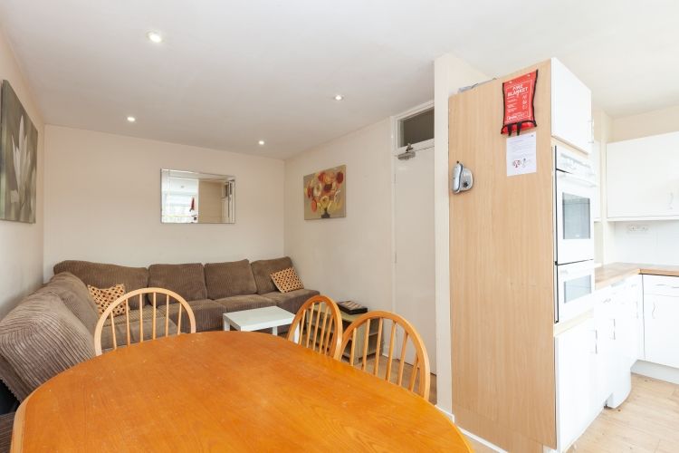 Property photo 3 of 7 Communal Living S...