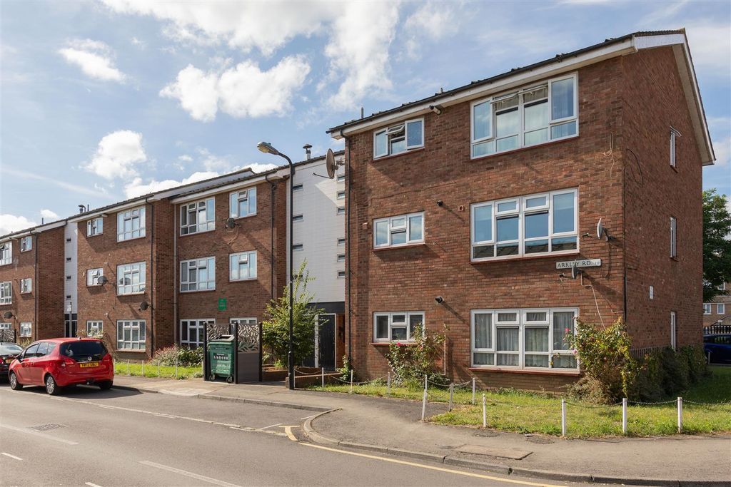 Property photo 2 of 13 Arkley Road, E17