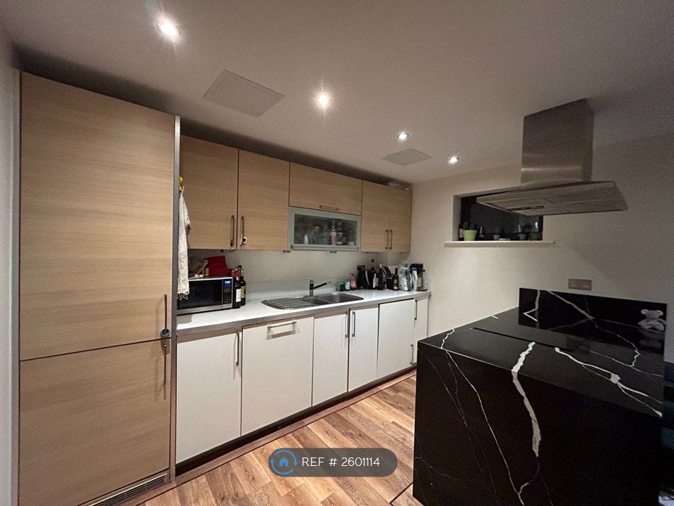 Property photo 3 of 7 Kitchen