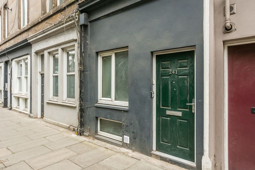 Property photo 2 of 24