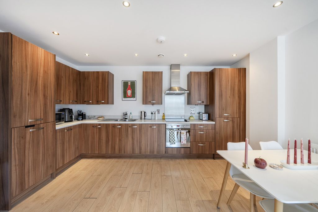 Property photo 3 of 21 1467561-11-6A199d...