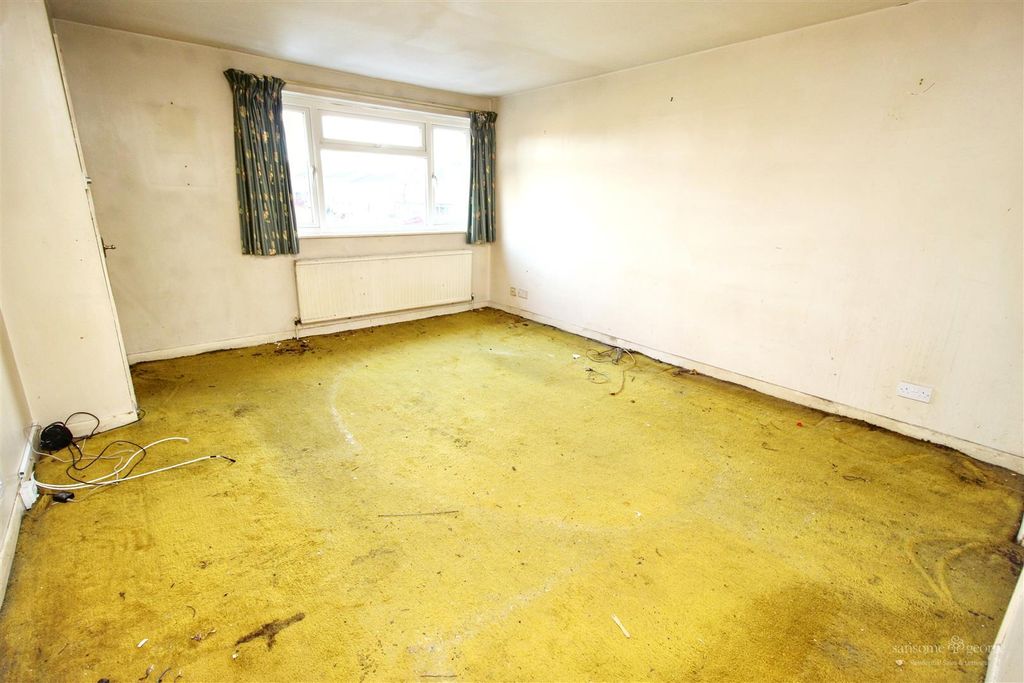 Property photo 2 of 9 Living Room