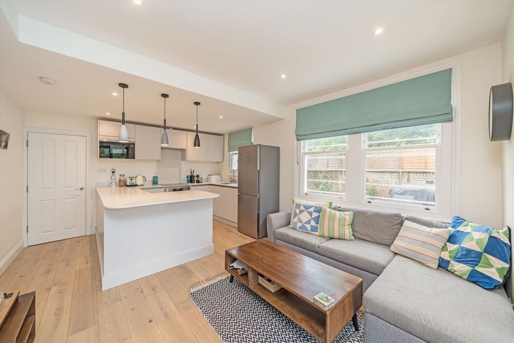 Property photo 2 of 7