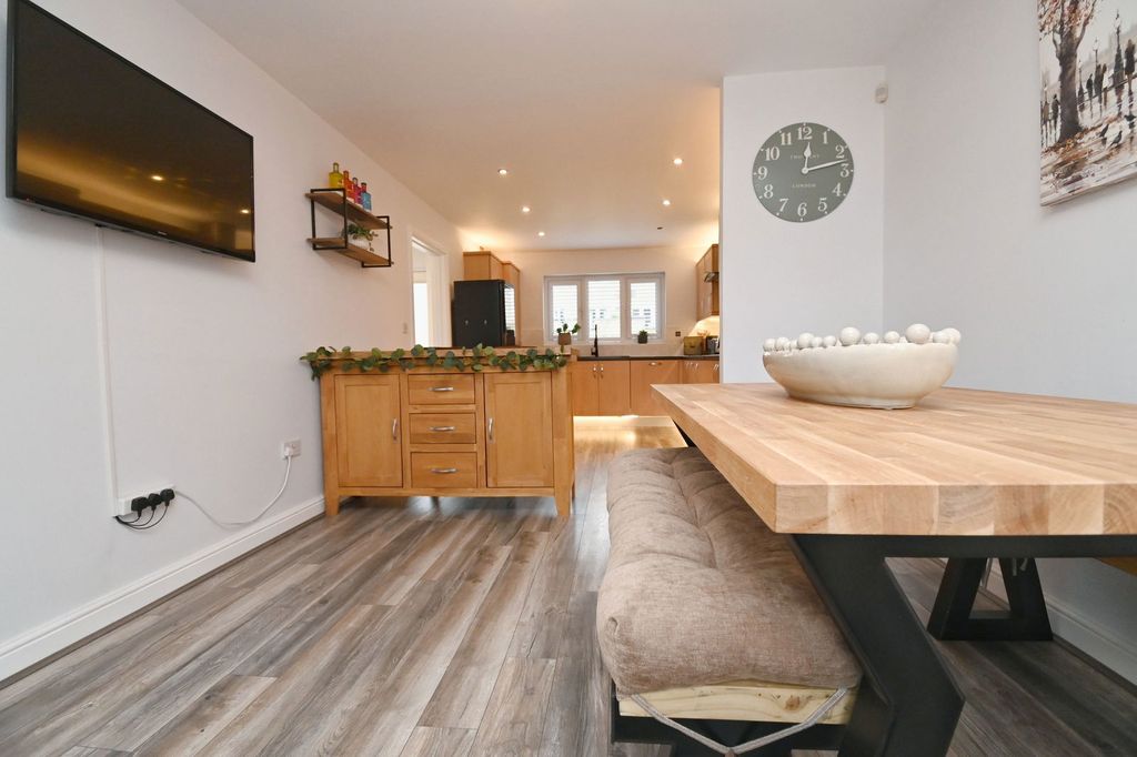 Property photo 2 of 35