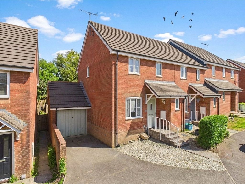 Property photo 1 of 16 42 De Brionne