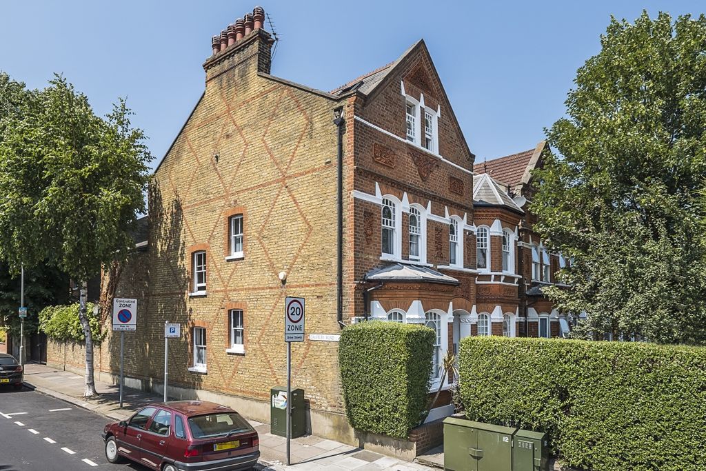Property photo 1 of 10 139d-Trinity-Road...