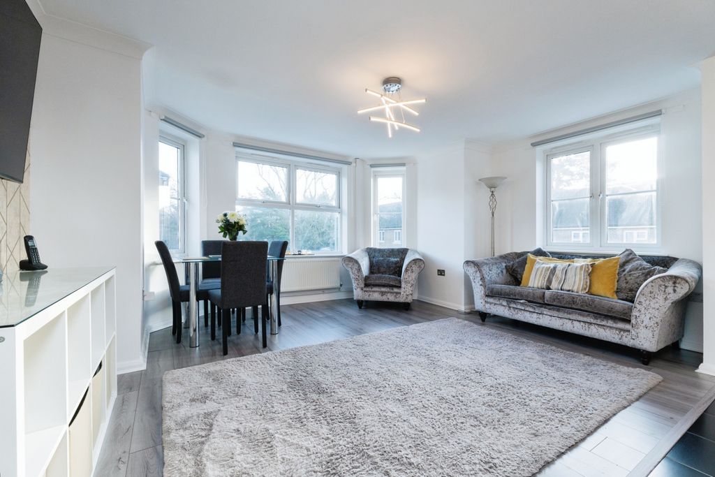 Property photo 2 of 16 Lounge Area