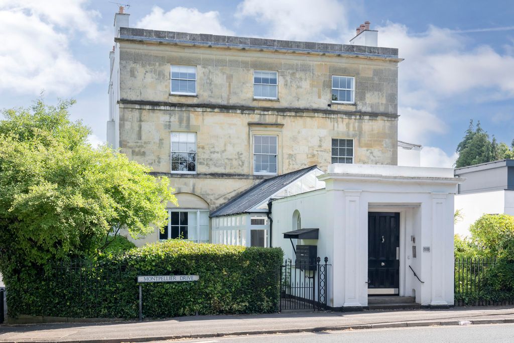 Property photo 1 of 11 Flat 8, Regent House-01