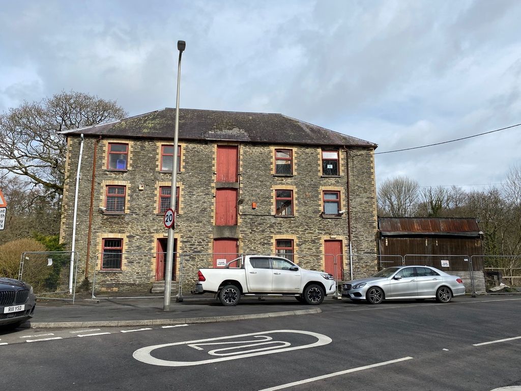 Property photo 2 of 34