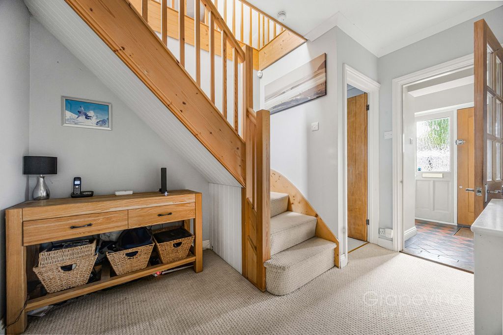 Property photo 3 of 34
