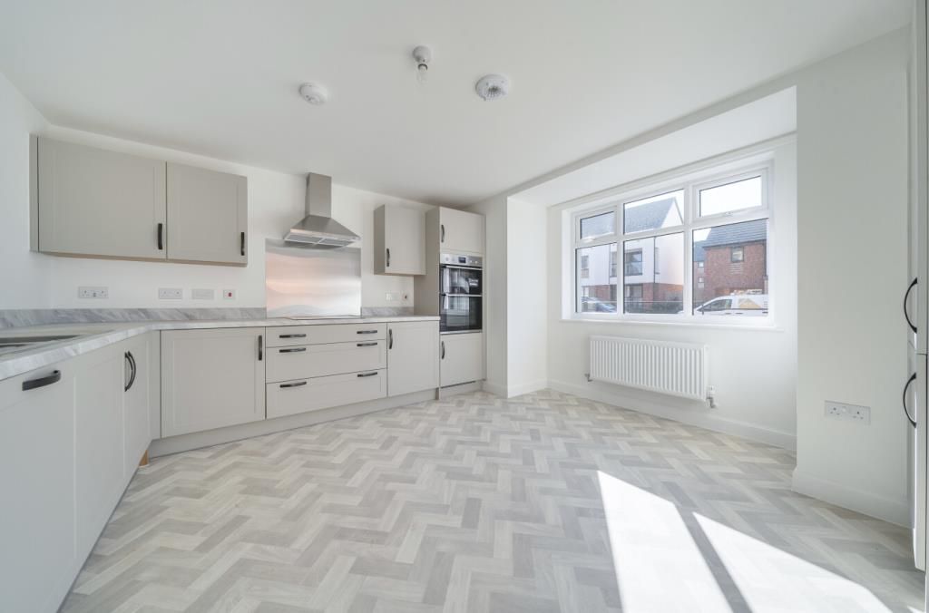 Property photo 3 of 18 Kitchen