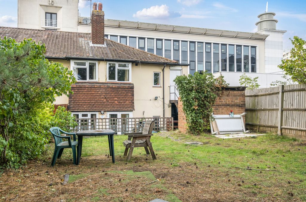 Property photo 1 of 10 1356140-12-68d2c8...