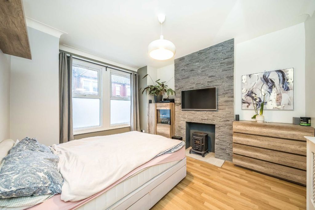 Property photo 2 of 7