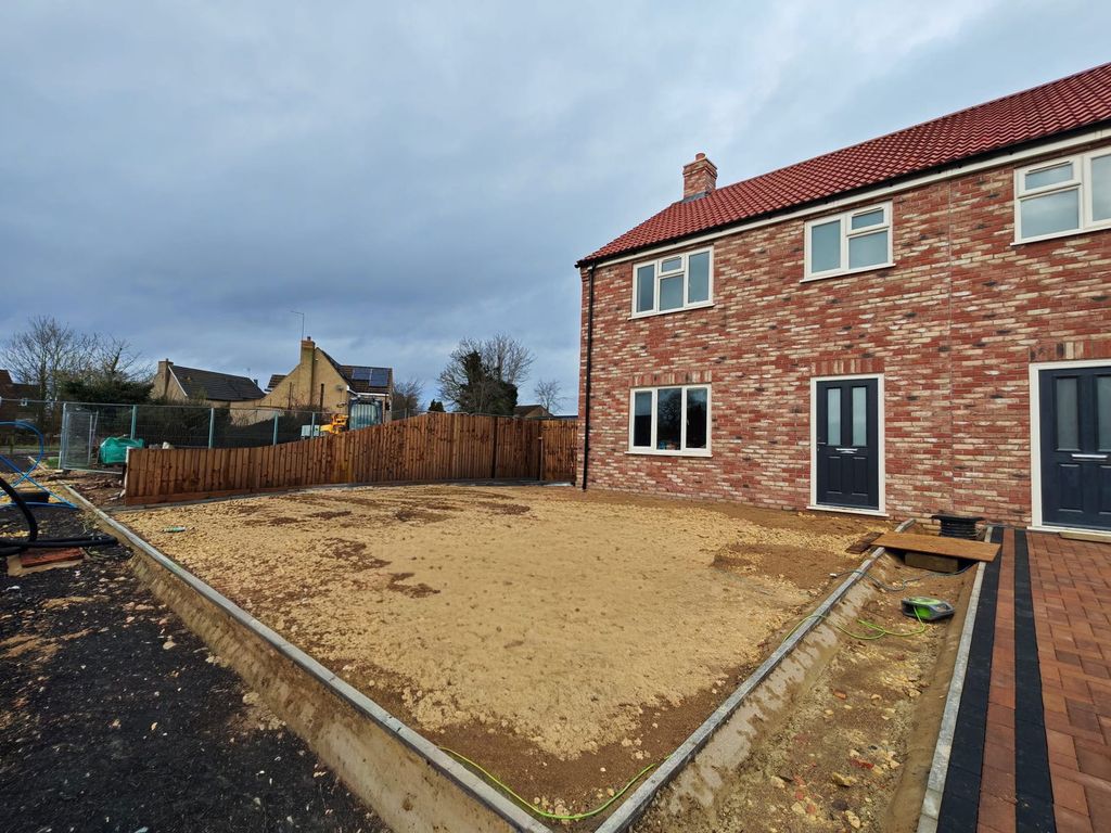 Property photo 2 of 21